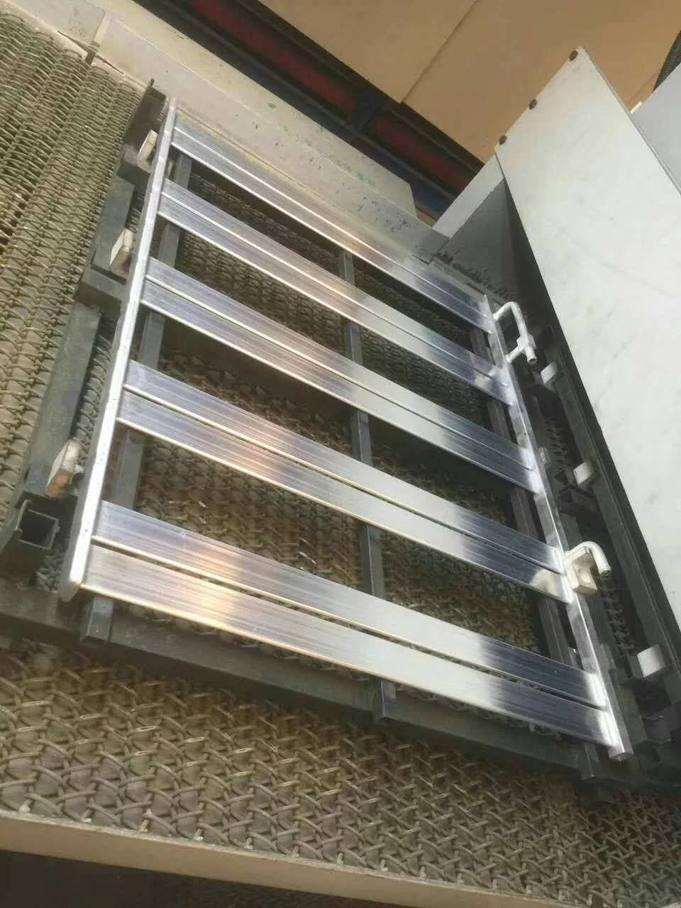 60*3mm Aluminum Extruded Profile Extrusion Battery Cooling Micro Channel Flat Tube Aluminum Heat Exchanger Refrigerant Microchannel Flat Tube CE